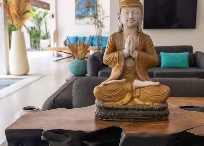 Malya 5 Bedrooms Villa Seminyak